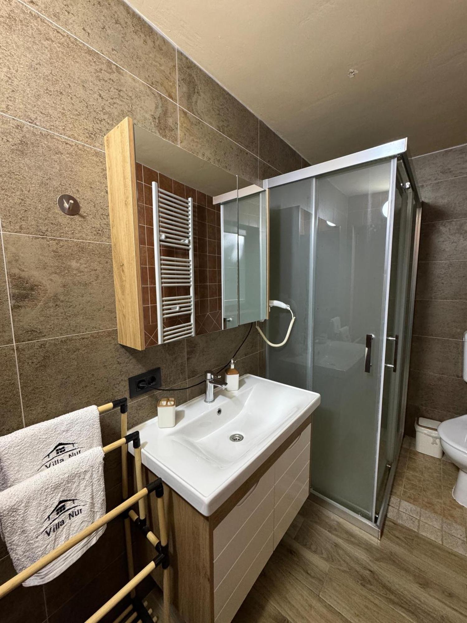 Mavrovi Anovi Villa Nur - Lake View Apartaments מראה חיצוני תמונה